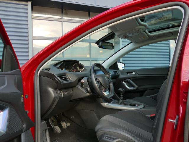 Peugeot 308 SW 1.2T Blue Lease Premium | Navigatie | Panorama dak | Stoelverwarming | Climate Control | Camera | Trekhaak | Massage