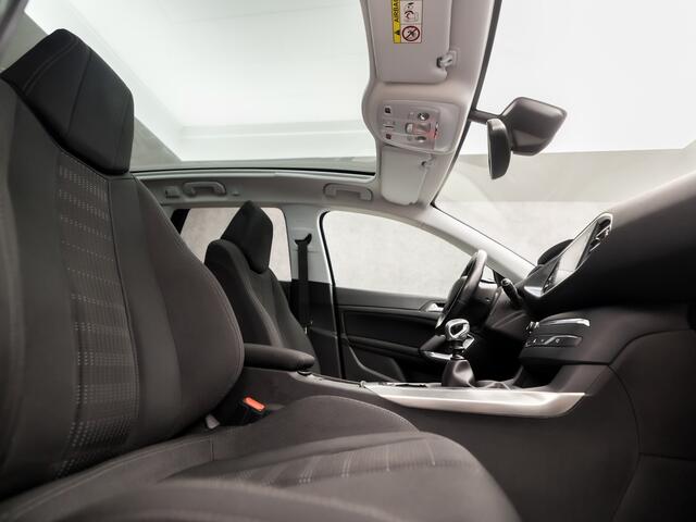 Peugeot 308 SW 1.2 PureTech Sport (PANORAMADAK, NAVIGATIE, CAMERA, KEYLESS, LED KOPLAMPEN, SPORTSTOELEN, LM VELGEN, CRUISE, NIEUWE APK, NIEUWSTAAT)