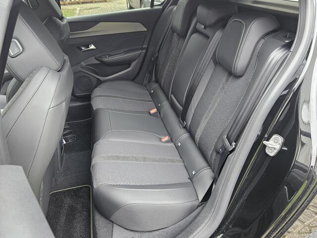 Peugeot 308 GT Hybrid Automaat / Fabrieksgarantie tot 28-3-2027 / 360 Graden Camera / Apple Carplay & Android Auto / Adaptief Cruise Control / Climate Control / Navigatie /