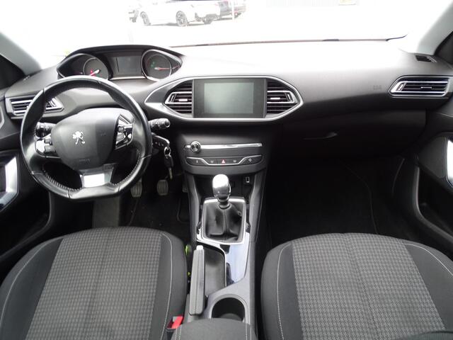 Peugeot 308 1.2 PureTech Blue Lease Executive 6-BAK| PANORAMADAK| MULTIMEDIA| NAVIGATIE| AIRCO| CRUISECONTROL| PARKEERSENSOREN| TREKHAAK