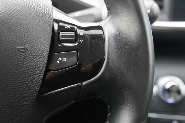 Peugeot 308 BWJ 2021 / 1.2 PT 111 PK Active Pack | TREKHAAK | VIRT COCKPIT | CLIMA | CARPLAY | NAVI | CRISE | DAB | LICHTMETAAL |