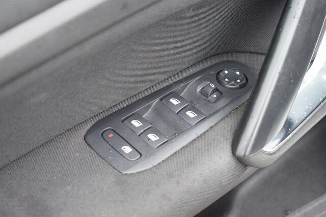 Peugeot 308 SW 1.2 PureTech Blue Lease//Navi//Trekhaak!!