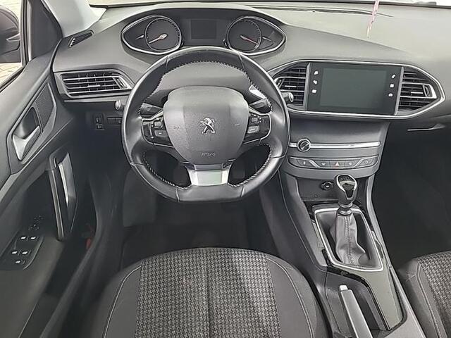 Peugeot 308 1.2 PureTech Executive | Panorama | Navi | Camera |