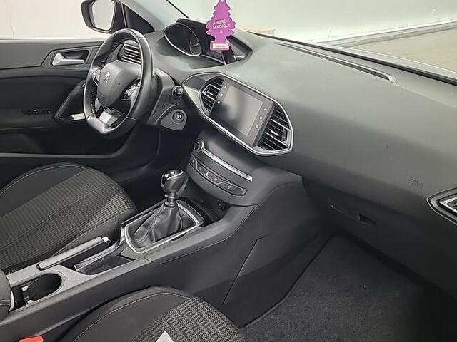 Peugeot 308 1.2 PureTech Executive | Panorama | Navi | Camera |