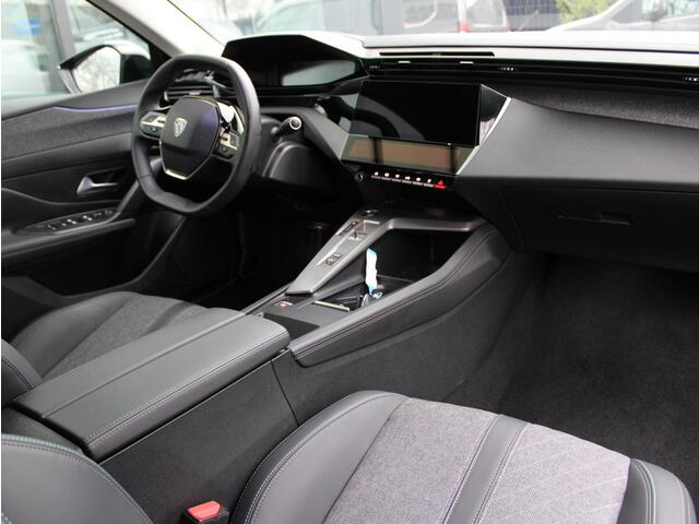 Peugeot 408 1.2 PureTech Allure Pack 130 EAT8 | Navi / Camera / Climate