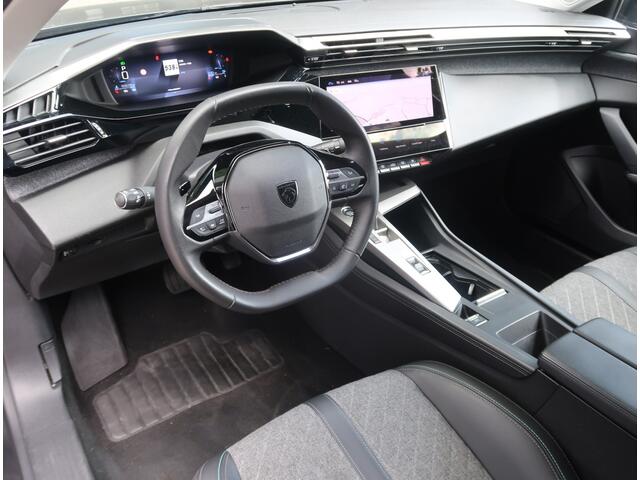 Peugeot 408 * 100% Benzine 130 Pk EAT8 * AUTOMAAT * Hele Mooie * Navigatie * Keyless Start * Camera * Climate & Cruise Control * L.M. Velgen * 1/2 Leder Interieur * Vingerhoets; Vierde Generatie Eersteklas Service !