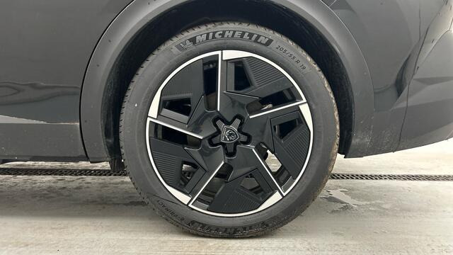 Peugeot 408 1.6 HYBRID 225PK GT EAT8 | Navi | 360 camera | LED Matrix | El. achterklep