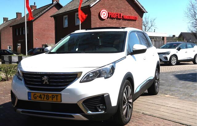Peugeot 5008 Superluxe 7-Persoons 130 Pk Benzine * Open Schuifdak * 1/2 Lederen Interieur * Voor en Achter Parkeersensoren * Climate & Cruise Control * L.M. Velgen * Apple Car Play & Android Auto voor Google Maps & Spotify * Vingerhoets; Vierde Generatie Eersteklas Se