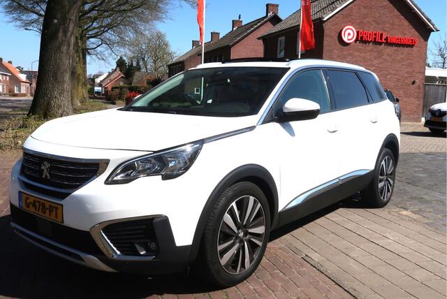 Peugeot 5008 Superluxe 7-Persoons 130 Pk Benzine * Open Schuifdak * 1/2 Lederen Interieur * Voor en Achter Parkeersensoren * Climate & Cruise Control * L.M. Velgen * Apple Car Play & Android Auto voor Google Maps & Spotify * Vingerhoets; Vierde Generatie Eersteklas Se