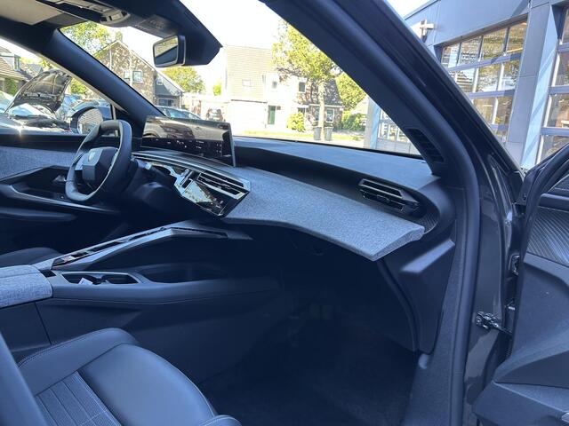 Peugeot 5008 1.2 Hybrid 145 Allure | Demo van 2025 | Afneembare Trekhaak | AGR Stoelen | Pack Vision | 360-graden Camera | Adaptieve Cruise Control | Full-LED Koplampen | 7-Persoons | Stoelverwarming | Pack Navigatie | All Season Banden.