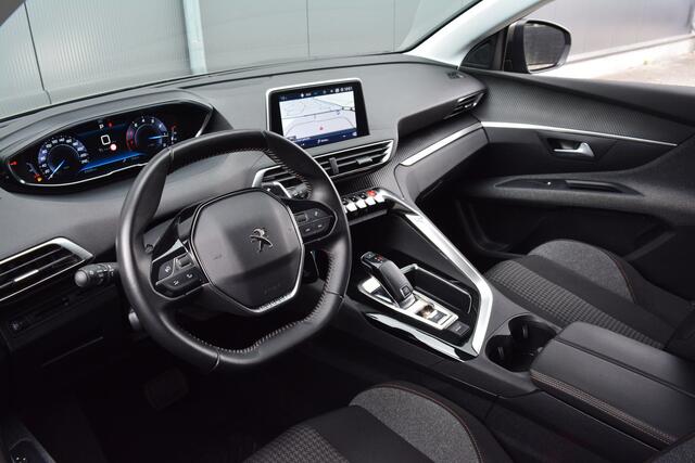 Peugeot 5008 1.2 PureTech Active 7p | DAB | Carplay | 17 Inch |