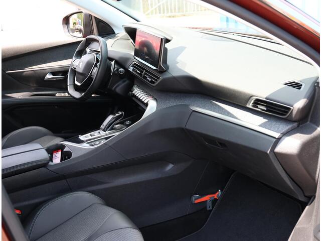 Peugeot 5008 130PK Allure Pack | AppleCarPlay/AndroidAuto | Cruise Control | Climate Control | FULL LED | Trekhaak | 7 persoons | Stoelverwarming | Navigatie | AUTOMAAT |