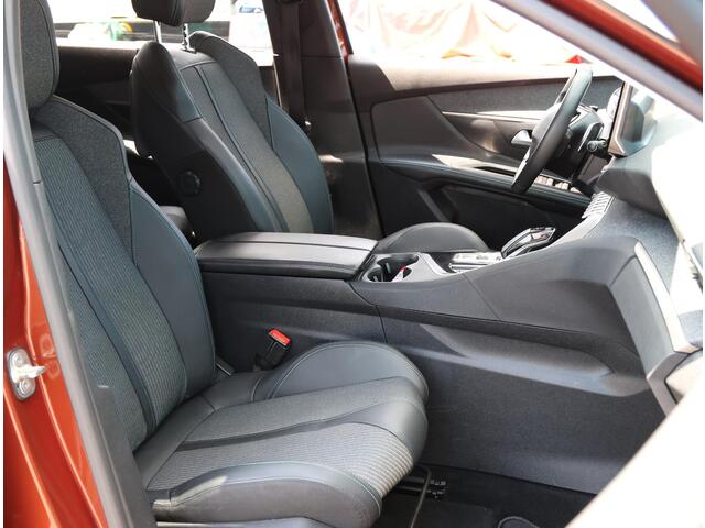 Peugeot 5008 130PK Allure Pack | AppleCarPlay/AndroidAuto | Cruise Control | Climate Control | FULL LED | Trekhaak | 7 persoons | Stoelverwarming | Navigatie | AUTOMAAT |