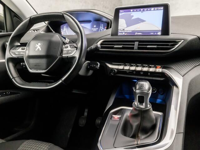 Peugeot 5008 1.2 PureTech Sport 7 Persoons (APPLE CARPLAY, GROOT NAVI, PARKEERSENSOREN, SPORTSTOELEN, GETINT GLAS, CRUISE, NIEUWSTAAT)