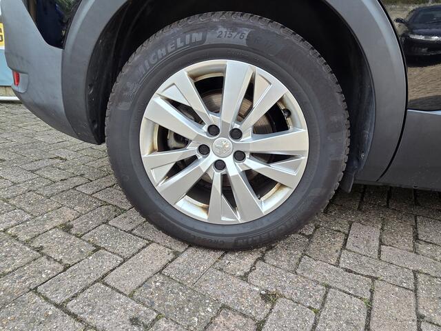 Peugeot 5008 1.2 Executive 7 ZITTER NAVI TEL AUTOMAAT LEER APPLE CARPLAY