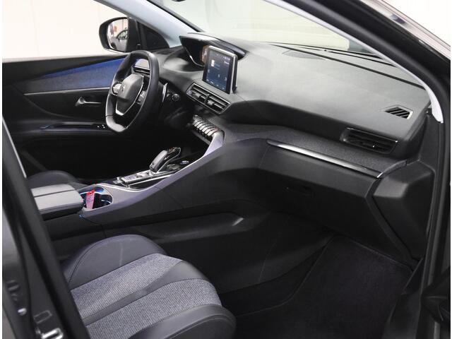 Peugeot 5008 130PK Premium Avantage | AUTOMAAT | AppleCarPlay/AndroidAuto | Cruise Control | Climate Control | Camera | LED | 7 PERSOONS! | Navigatie | Isofix | Privacy Glass | Parkeersensoren | Elektrische Klep |