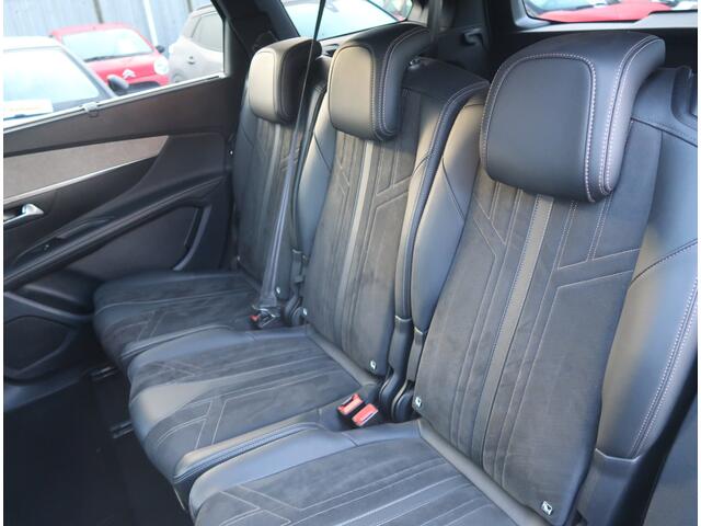 Peugeot 5008 130 Pk * Dikke GT * 7-Persoons * Super Luxe * Navigatie * Alcantara / Lederen Bekleding * Dodehoekbewakingsysteem * Achteruitrij Camera * Elektrisch bed. Achterklep * Adaptive Cruise & Climate Control * DAB Radio * Vingerhoets; Vierde Generatie Eerstekla