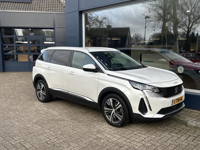 Peugeot 5008 1.2 Turbo 130 PK Allure Pack | Trekhaak | 7-Zitplaatsen | Navigatie | Full LED Verlichting | Stoelverwarming | Keyless Entry & Start | Electrische Achterklep | Climate Control Adaptief | Cruise Control | 18" Lichtmetalen Velgen | Camera | Dode Hoek Detect