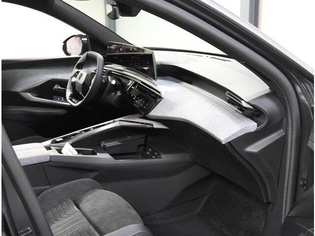 Peugeot 5008 e-5008 GT Avantage 73 kWh | 360 Camera | Alcantara Bekleding | Stoelverwarming | Adaptive CruiseControl met Stop & Go | AppleCarPlay/AndroidAuto | Navigatie | ClimateControl |