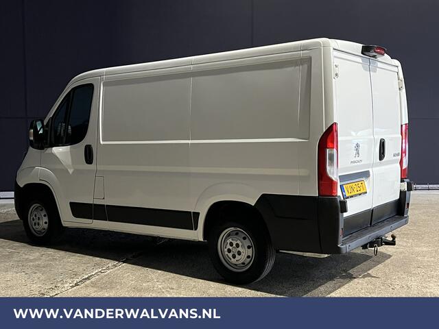Peugeot BOXER 2.2 BlueHDi 120pk **BPM VRIJ voor de Ondernemer** L1H1 Euro6 Airco | Camera | Navigatie Trekhaak, Cruisecontrol, Parkeersensoren, Bijrijdersbank