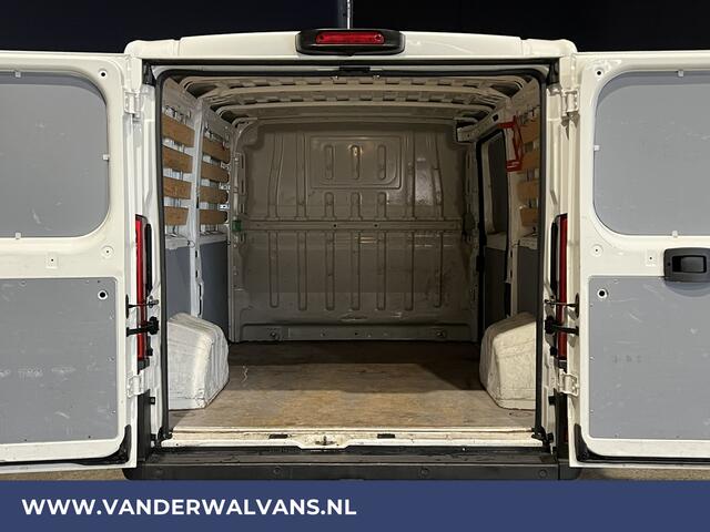 Peugeot BOXER 2.2 BlueHDi 120pk **BPM VRIJ voor de Ondernemer** L1H1 Euro6 Airco | Camera | Navigatie Trekhaak, Cruisecontrol, Parkeersensoren, Bijrijdersbank