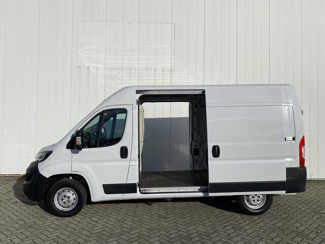 Peugeot BOXER 335 2.2 BlueHDi 165 L2H2 Asphalt | Navigatie | Achteruitrijcamera | Trekhaak | Dubbele schuifdeur | Climate Control | Weinig kilometers