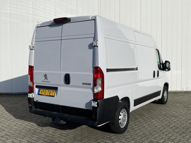 Peugeot BOXER 335 2.2 BlueHDi 165 L2H2 Asphalt | Navigatie | Achteruitrijcamera | Trekhaak | Dubbele schuifdeur | Climate Control | Weinig kilometers