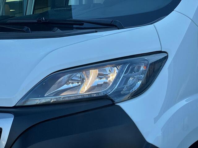 Peugeot BOXER 333 2.0 BlueHDI 130pk L3H2 Premium Pack | Erg Netjes! | Navigatie | Cruise Control | Climate Control | Parkeercamera/-sensoren | Trekhaak |