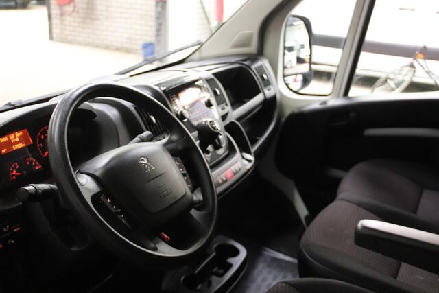 Peugeot BOXER 2.2 165 PK BAKWAGEN MET LAADKLEP EN ZIJDEUR