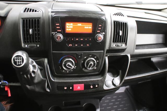 Peugeot BOXER 2.2 165 PK BAKWAGEN MET LAADKLEP EN ZIJDEUR