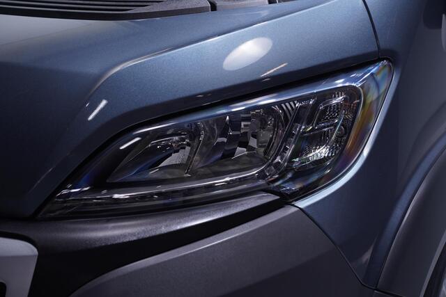 Peugeot BOXER 2.0 BlueHDI 165 pk L4H2 Koel-Vries Auto Dag/Nacht Navi, Camera, Trekhaak, Airco, Sidebars, 3-Zits