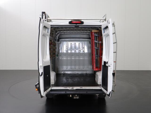 Peugeot BOXER 2.0BlueHDI 130PK L2H2 Pro Glasrestreel | Trekhaak | Navigatie | Camera | Airco | 3-Persoons