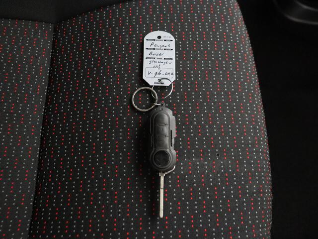 Peugeot BOXER 2.0BlueHDI 130PK L2H2 Pro Glasrestreel | Trekhaak | Navigatie | Camera | Airco | 3-Persoons