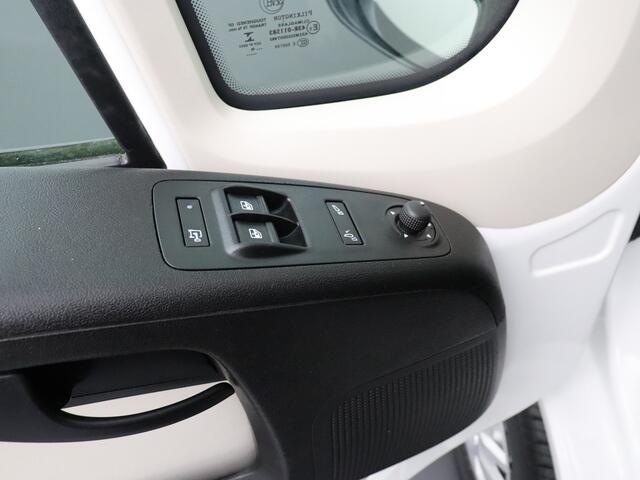 Peugeot BOXER 2.0BlueHDI 130PK L2H2 Pro Glasrestreel | Trekhaak | Navigatie | Camera | Airco | 3-Persoons