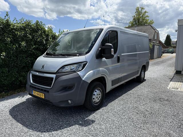 Peugeot BOXER 330 2.2 HDI L2H1 XT | Airco | Cruise Control | Trekhaak | Camera | 3 Zits | Nieuwe APK