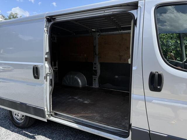 Peugeot BOXER 330 2.2 HDI L2H1 XT | Airco | Cruise Control | Trekhaak | Camera | 3 Zits | Nieuwe APK