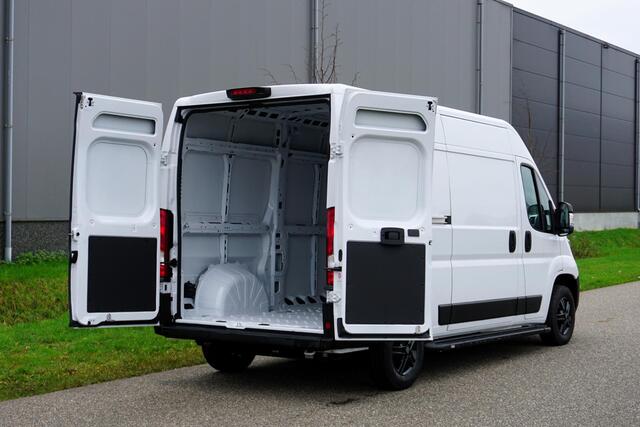 Peugeot BOXER 2.2 BlueHDi 140 L2H2 Nieuw |15 km |BPM vrij |Carplay |Achteruitrijcamera |Parkeersensoren |Bluetooth |Cruise control |EURO6D |Spiegels elektrisch inklap- en verstelbaar