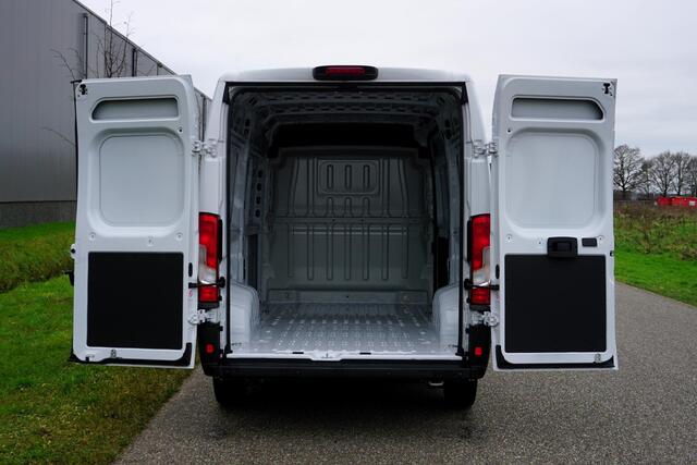 Peugeot BOXER 2.2 BlueHDi 140 L2H2 Nieuw |15 km |BPM vrij |Carplay |Achteruitrijcamera |Parkeersensoren |Bluetooth |Cruise control |EURO6D |Spiegels elektrisch inklap- en verstelbaar