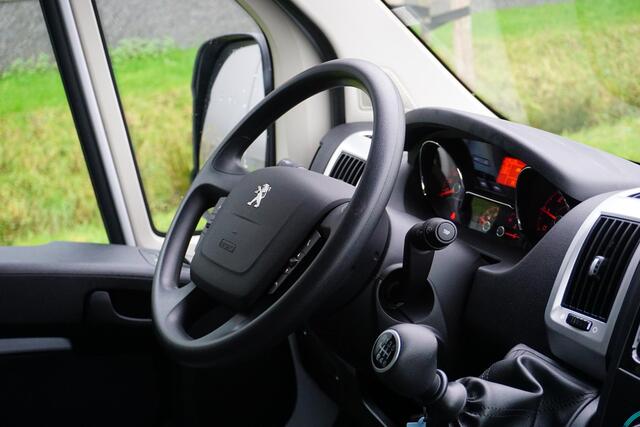 Peugeot BOXER 2.2 BlueHDi 140 L2H2 Nieuw |15 km |BPM vrij |Carplay |Achteruitrijcamera |Parkeersensoren |Bluetooth |Cruise control |EURO6D |Spiegels elektrisch inklap- en verstelbaar