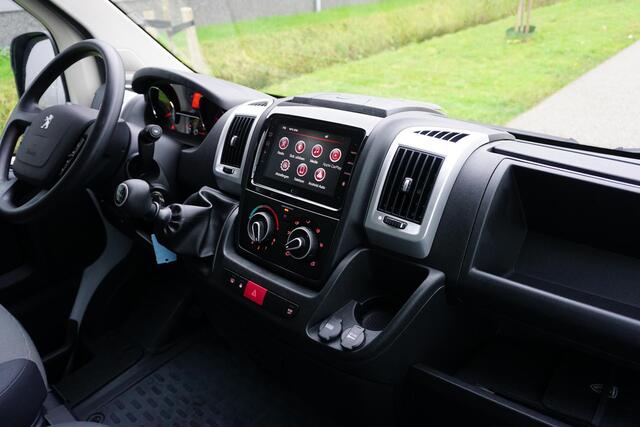 Peugeot BOXER 2.2 BlueHDi 140 L2H2 Nieuw |15 km |BPM vrij |Carplay |Achteruitrijcamera |Parkeersensoren |Bluetooth |Cruise control |EURO6D |Spiegels elektrisch inklap- en verstelbaar