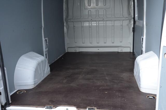 Peugeot BOXER 333 2.2 BlueHDi 120 L2H2 Pro