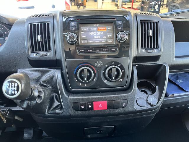 Peugeot BOXER 435 2.0 BlueHDI L3 DC Kipper Open laadbak Airco Cruise controle Trekhaak 3000kg trekgewicht 7-persoons Gereedschapskist Euro 6 P-up Kieper Pritshe