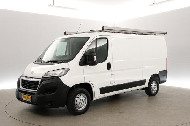 Peugeot BOXER 330 2.2 BlueHDi 120 L2H1 | MARGE! | Airco | Camera | Cruise | Navigatie | 3 Persoons | PDC | Imperiaal | Trekhaak