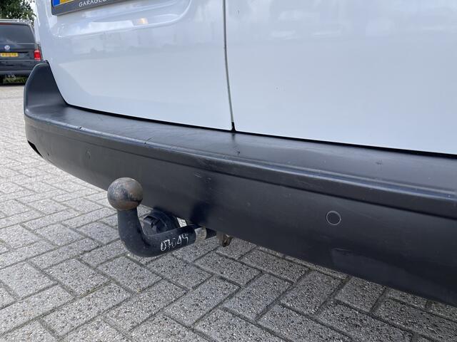 Peugeot EXPERT 226C 1.6 BlueHDI 95 Pro automaat / vaste prijs rijklaar ¤ 10.950 ex btw / lease vanaf ¤ 242 / airco / cruise / trekhaak / parkeersensoren achter / euro 6