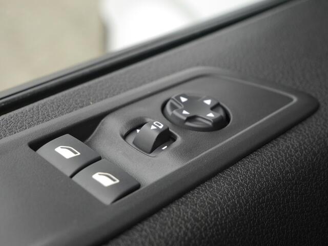 Peugeot EXPERT 1.5 BlueHDi 120 S&S L2 | 3 zits | Navigatiesysteem | Airco | Achteruitrijcamera | Mistlampen | 120PK | Cruise control | Regensensor | Elektrische ramen | Elektrisch verstelbare buitenspiegels