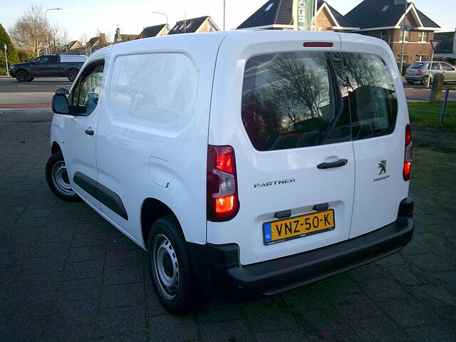 Peugeot PARTNER 1.5 BlueHDI Premium VOORZIEN VAN AIRCO+CRUISE+APPLE CARPLY !!