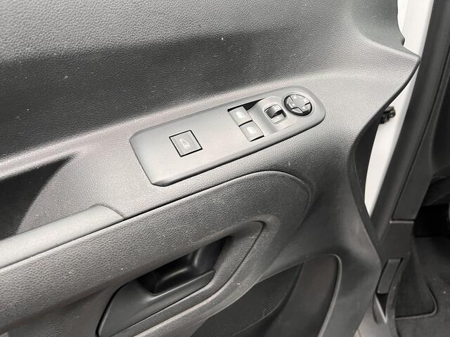 Peugeot PARTNER 1.5 BlueHDi Airco Cruise controle Trekhaak 1000kg trekgewicht Parkeerhulp achter en voor Camera Schuifdeur Telefoonverbinding Multimedia Android Apple carplay 2-Persoons 1e eigenaar Euro 6
