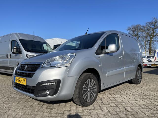 Peugeot PARTNER 120 1.6 BlueHDi 100 L1 Premium Pack S&S / vaste prijs rijklaar ¤ 9950 ex btw / lease vanaf ¤ 183 / airco / cruise / navi / achteruit rijcamera / 3 zits / zilver metallic !