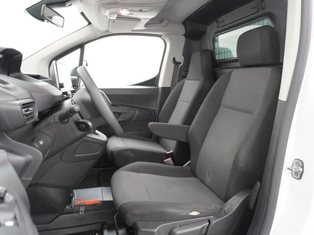 Peugeot PARTNER HDI 102pk Apple Carplay Android Navi Airco Cruise Control Pdc DAB Bluetooth Carkit 1.5 BlueHDI Premium Schuifdeur Achterdeuren met ruit Connected Electr.ramen en Spiegels CV-Afstandbediend 1500kg trekvermogen!