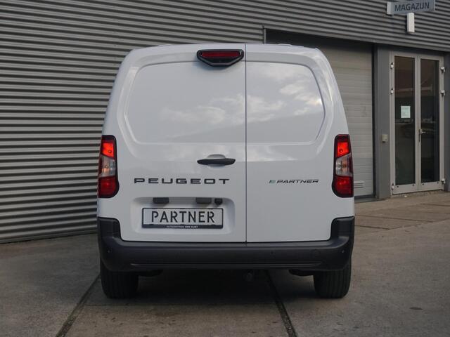 Peugeot PARTNER e-Partner L2 50 kWh | 2,9% rente | navi incl. Apple Carplay | 2x camera | 3-zitter | betimmering | parkeersensoren voor/achter | rijklaarprijs